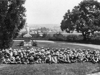 1925 Students Front Drive_THUMB